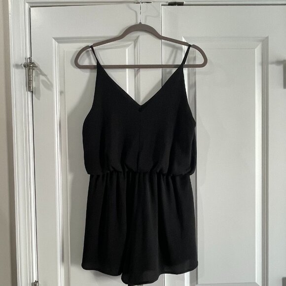 *NWOT* Sienna Sky V-Neck Romper - Picture 1 of 3